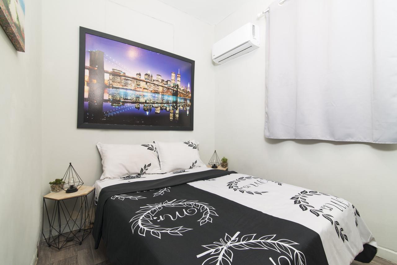 Sapir Hostel (Adults Only) Tel Aviv Bagian luar foto