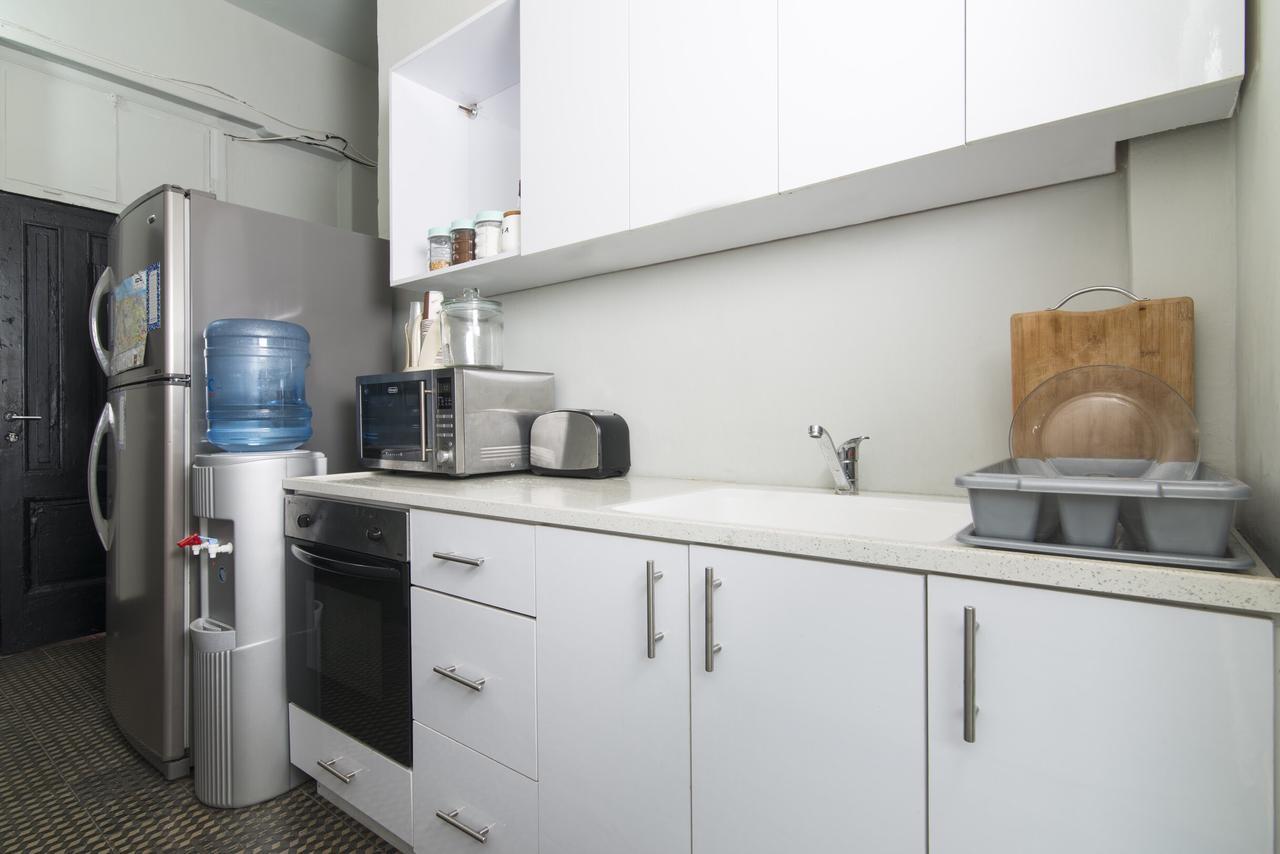 Sapir Hostel (Adults Only) Tel Aviv Bagian luar foto