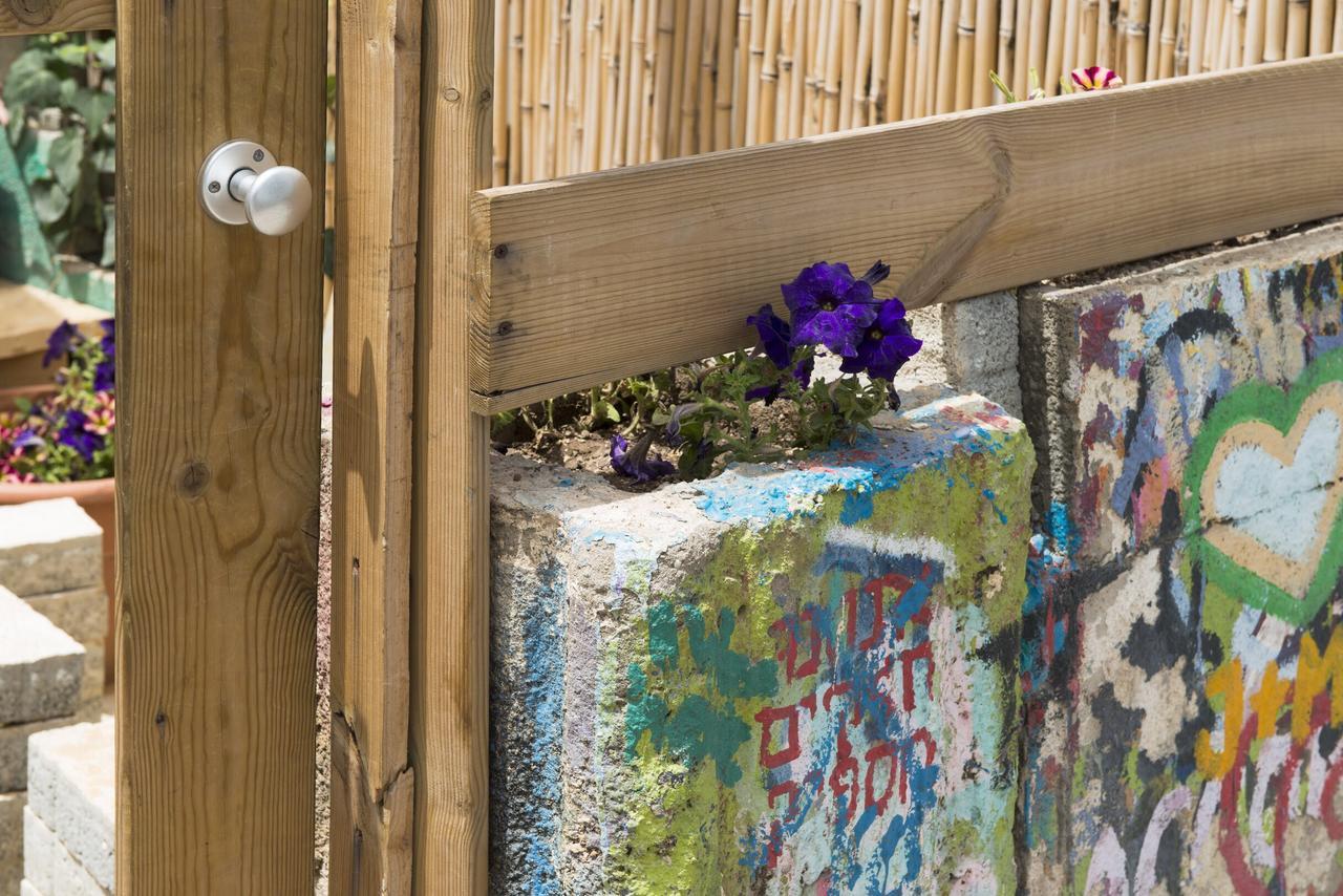 Sapir Hostel (Adults Only) Tel Aviv Bagian luar foto