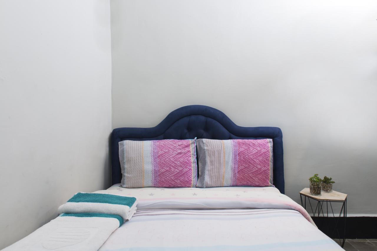 Sapir Hostel (Adults Only) Tel Aviv Bagian luar foto