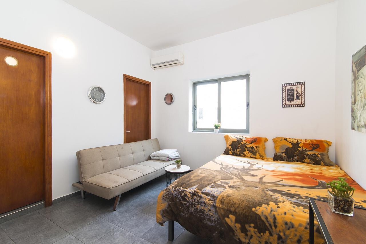 Sapir Hostel (Adults Only) Tel Aviv Bagian luar foto
