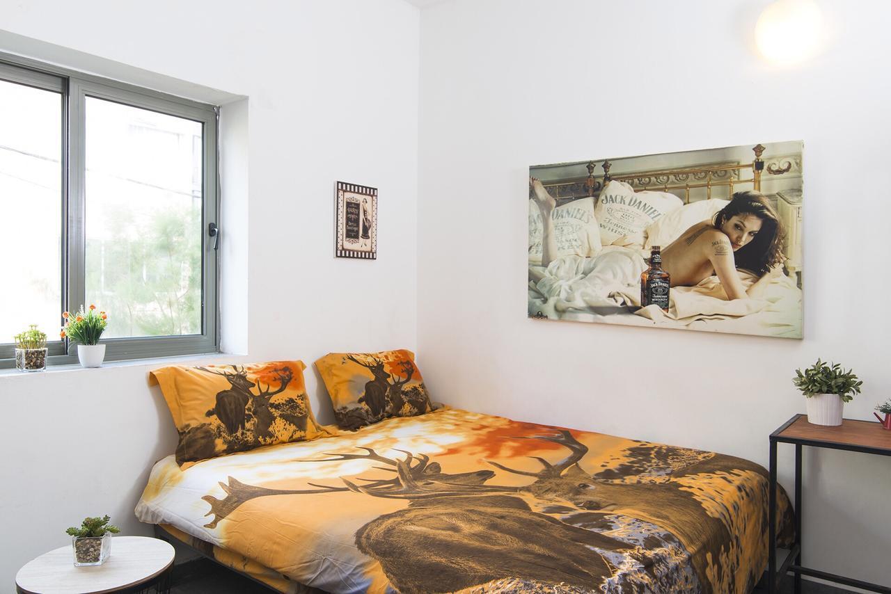 Sapir Hostel (Adults Only) Tel Aviv Bagian luar foto