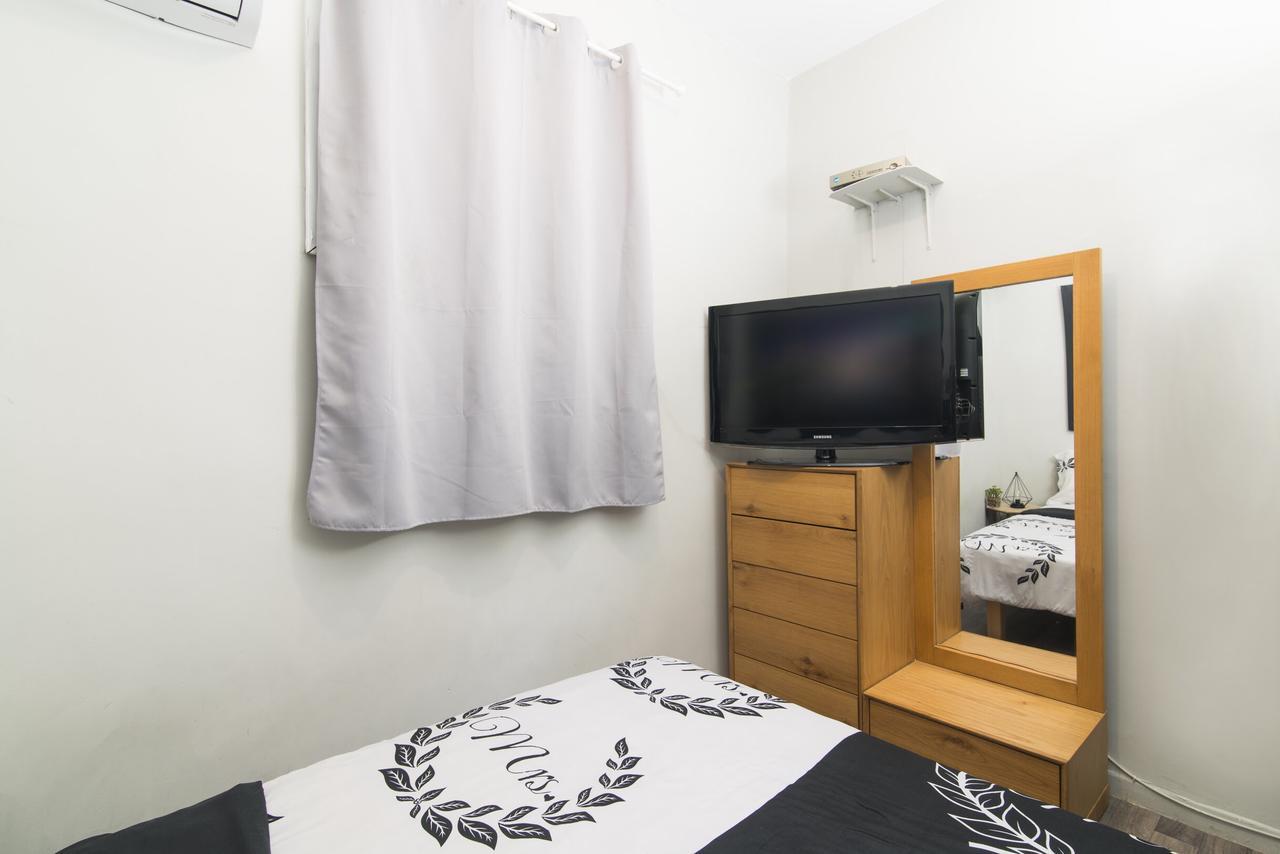 Sapir Hostel (Adults Only) Tel Aviv Bagian luar foto
