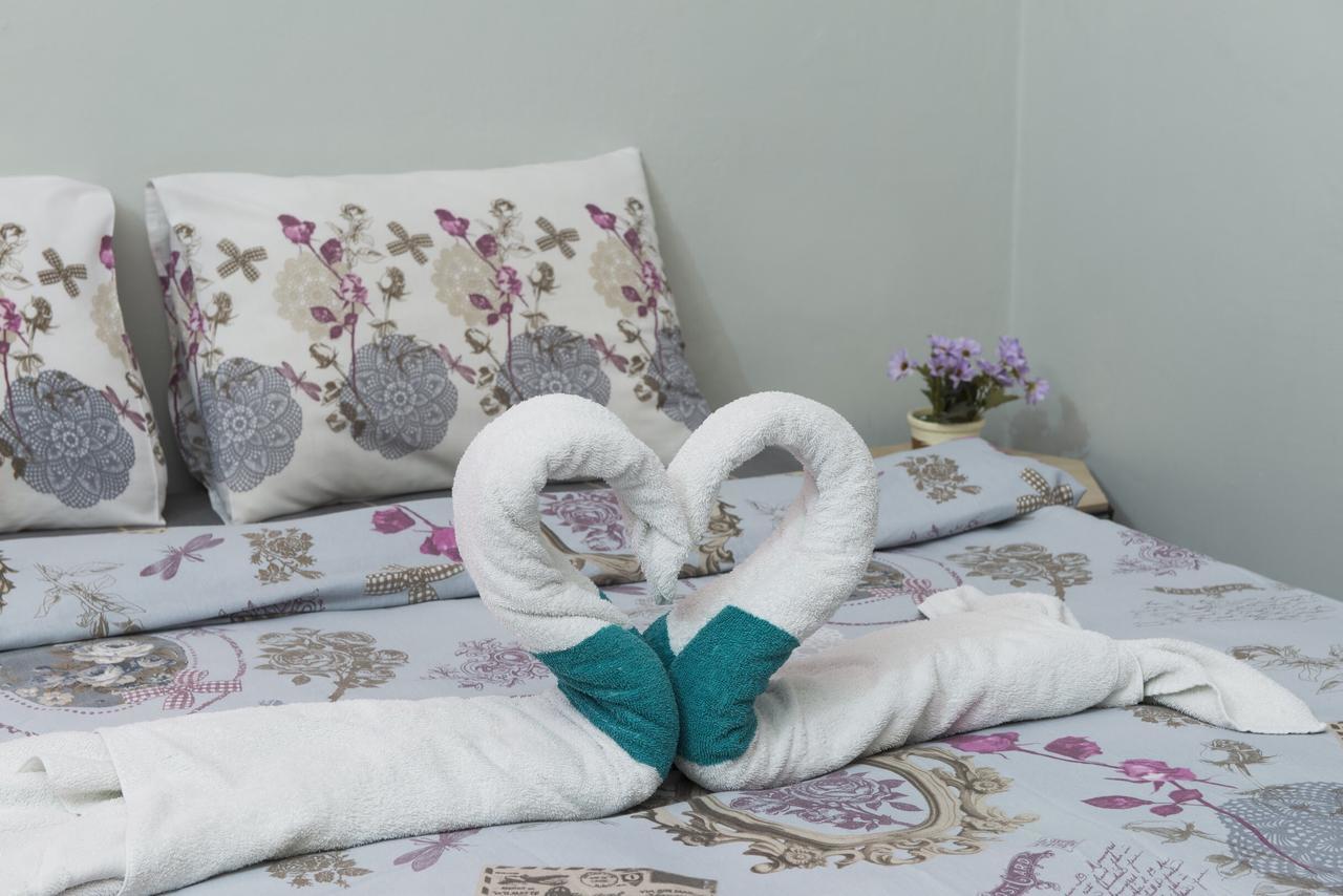 Sapir Hostel (Adults Only) Tel Aviv Bagian luar foto