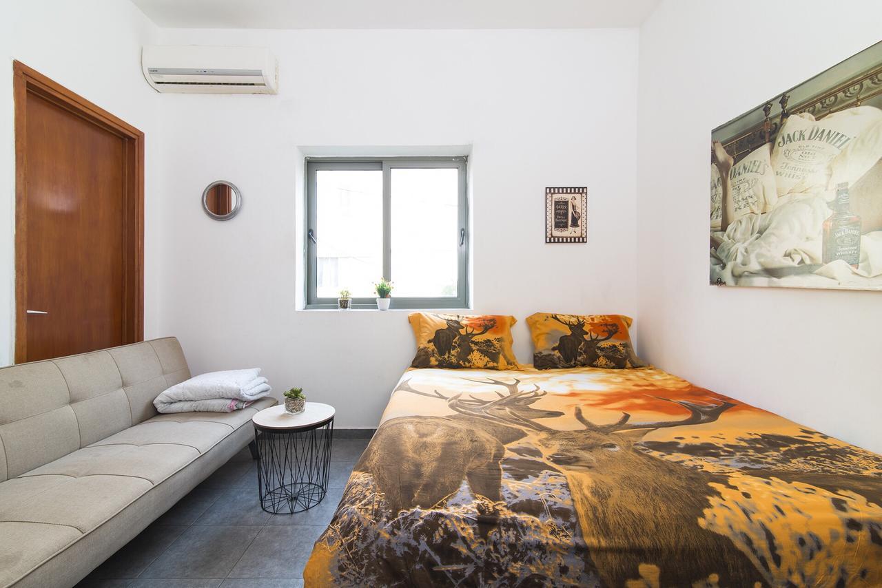 Sapir Hostel (Adults Only) Tel Aviv Bagian luar foto