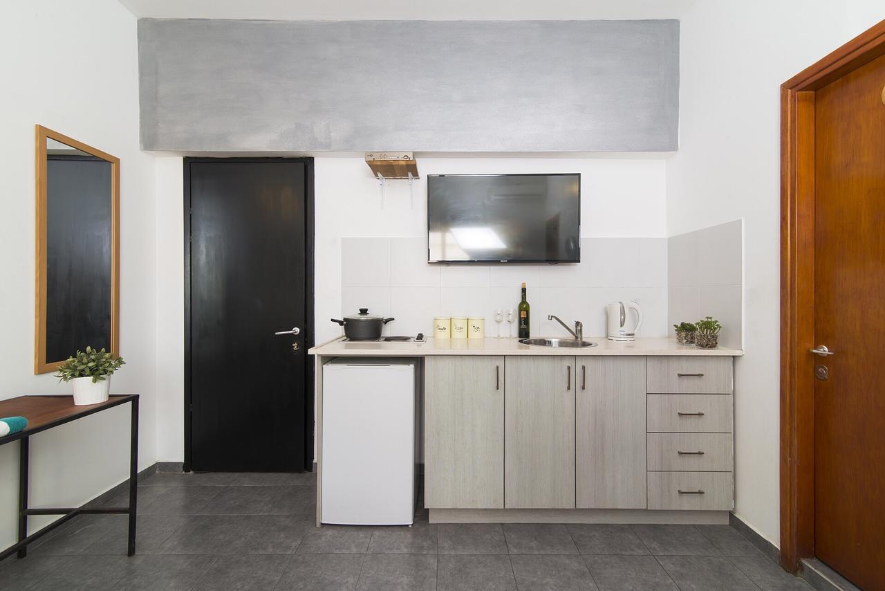 Sapir Hostel (Adults Only) Tel Aviv Bagian luar foto