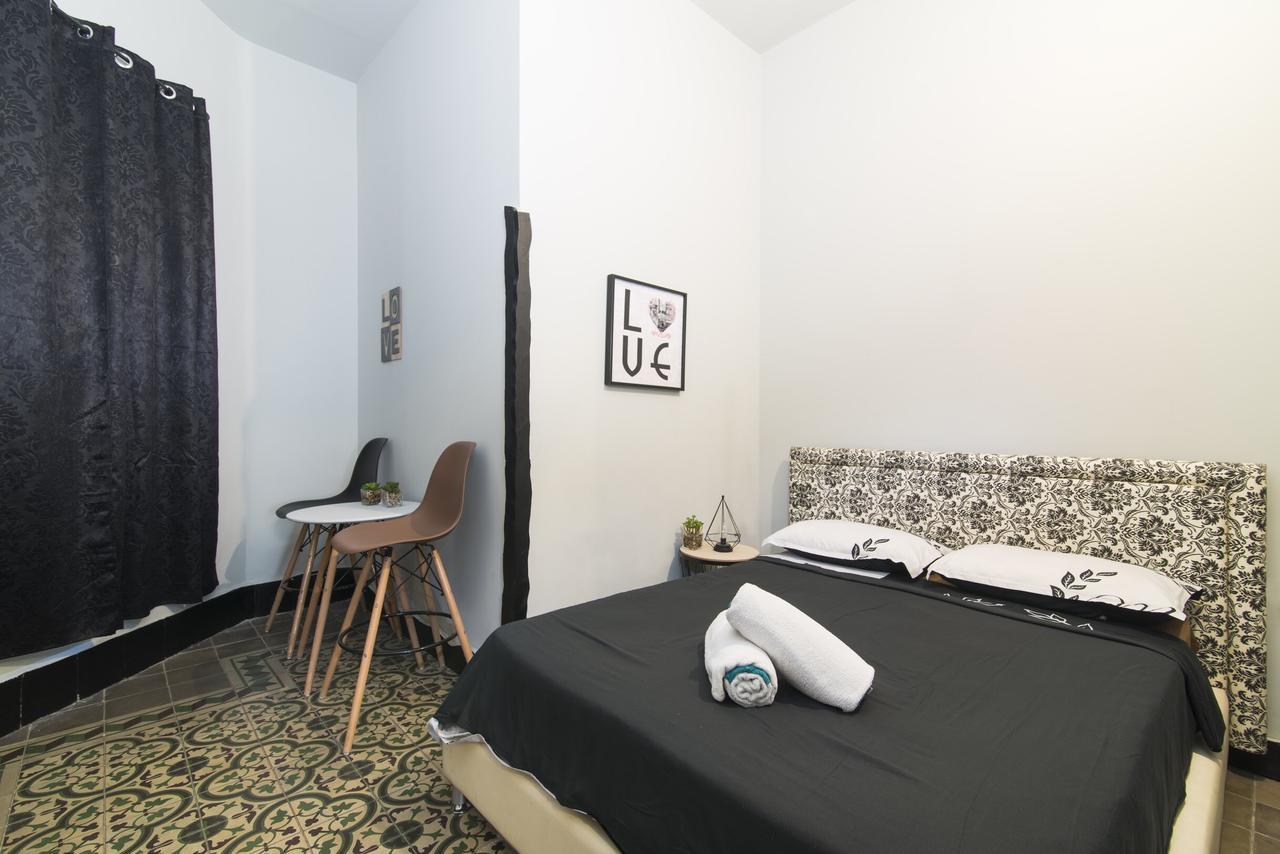 Sapir Hostel (Adults Only) Tel Aviv Bagian luar foto
