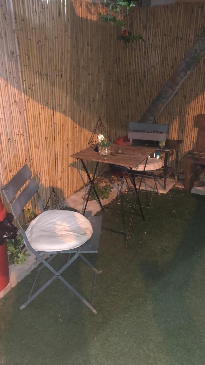 Sapir Hostel (Adults Only) Tel Aviv Bagian luar foto