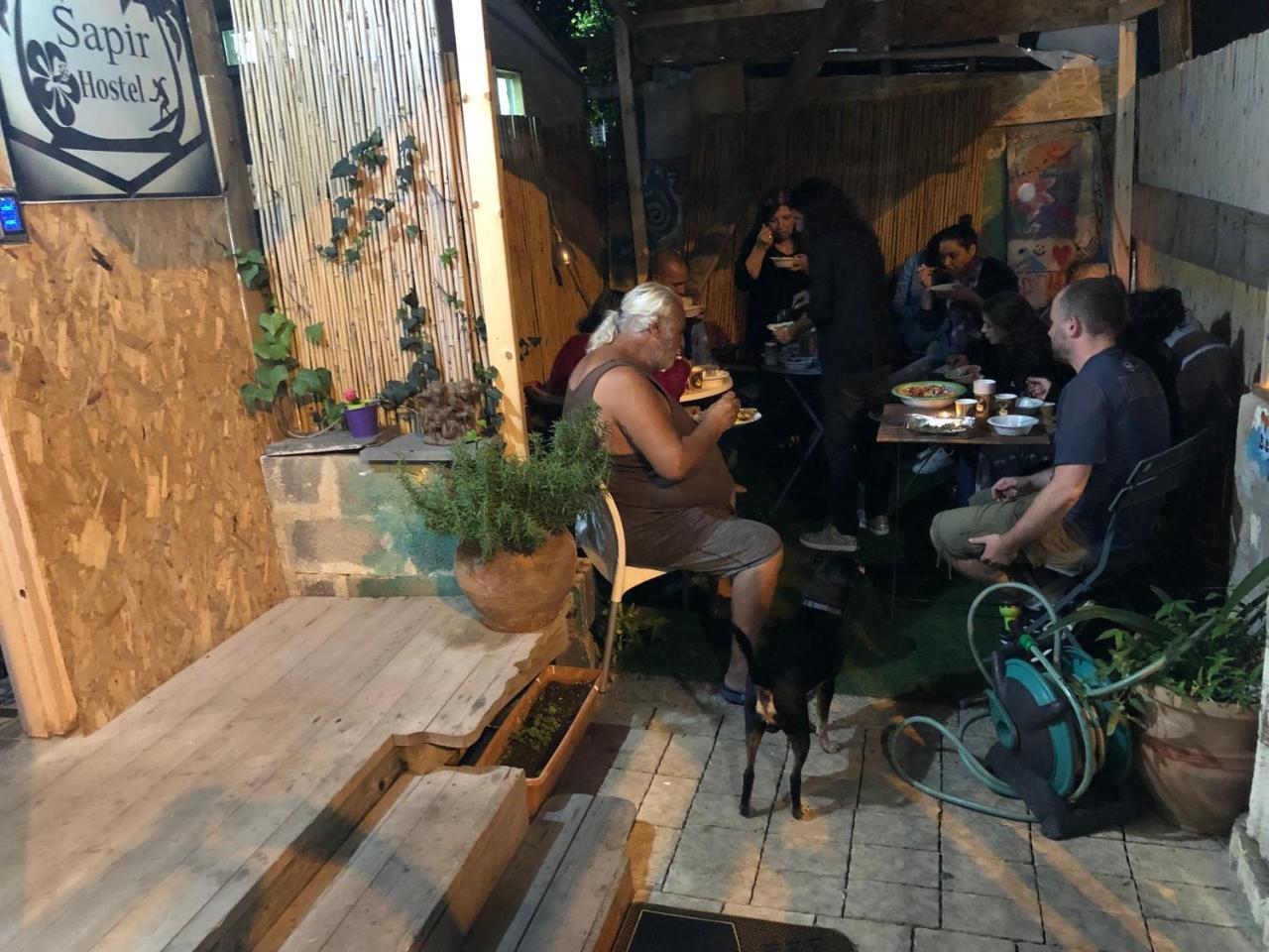 Sapir Hostel (Adults Only) Tel Aviv Bagian luar foto