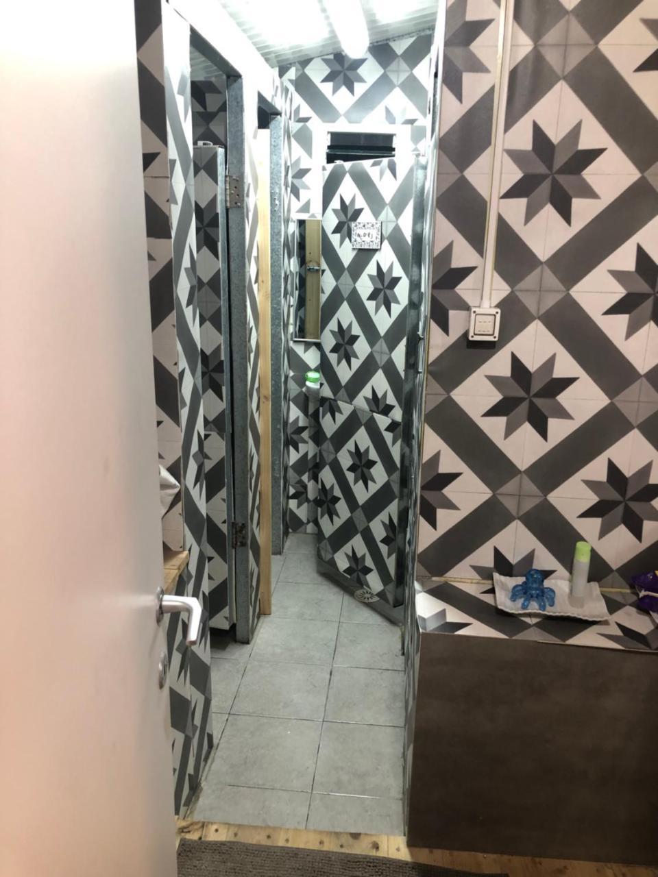 Sapir Hostel (Adults Only) Tel Aviv Bagian luar foto
