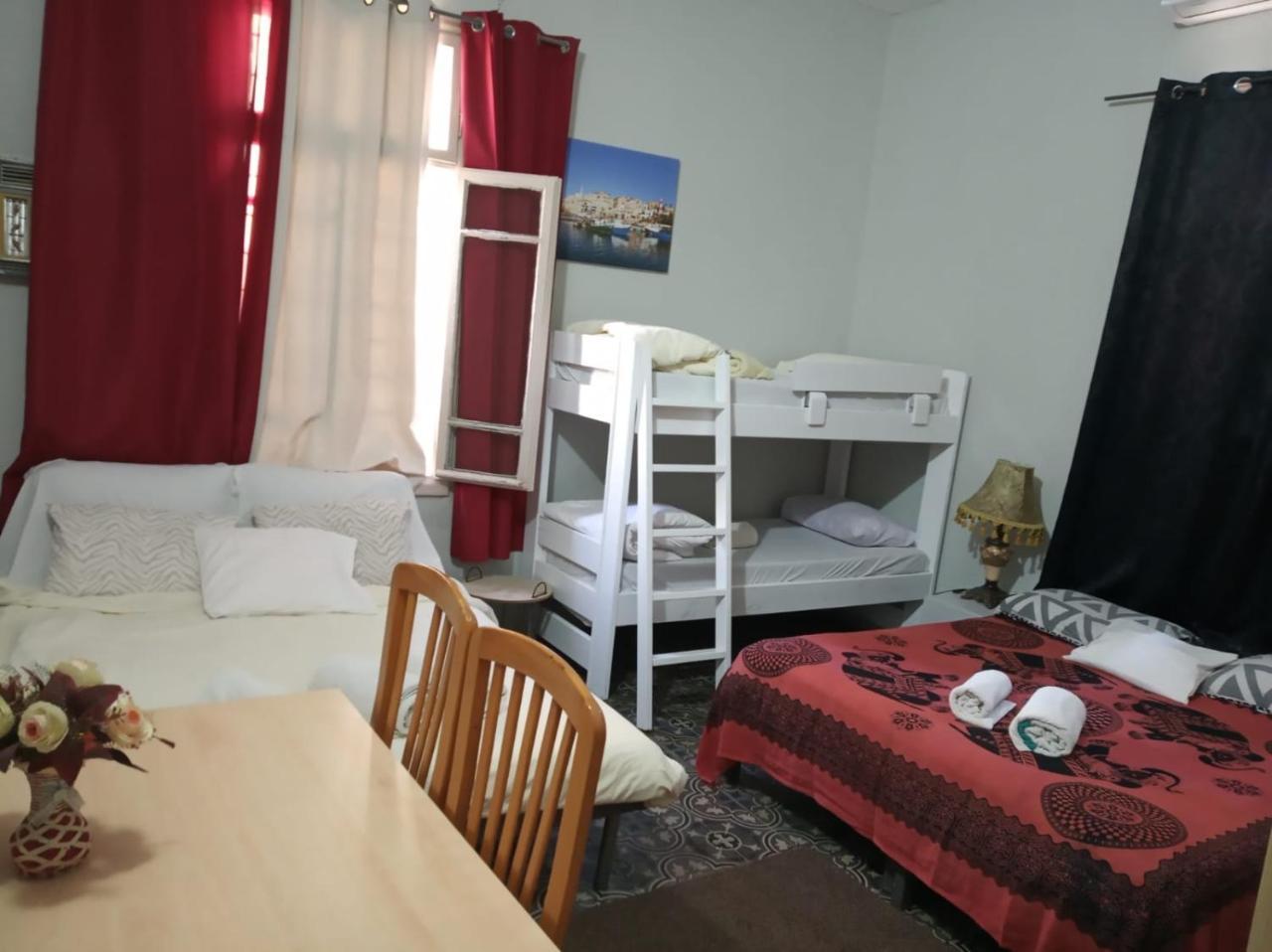 Sapir Hostel (Adults Only) Tel Aviv Bagian luar foto
