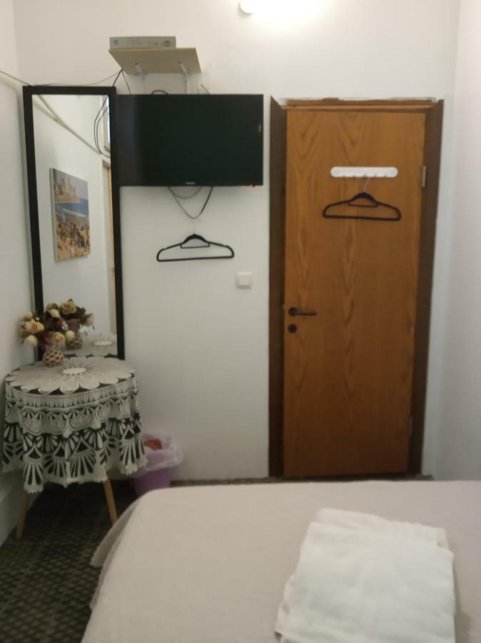 Sapir Hostel (Adults Only) Tel Aviv Bagian luar foto