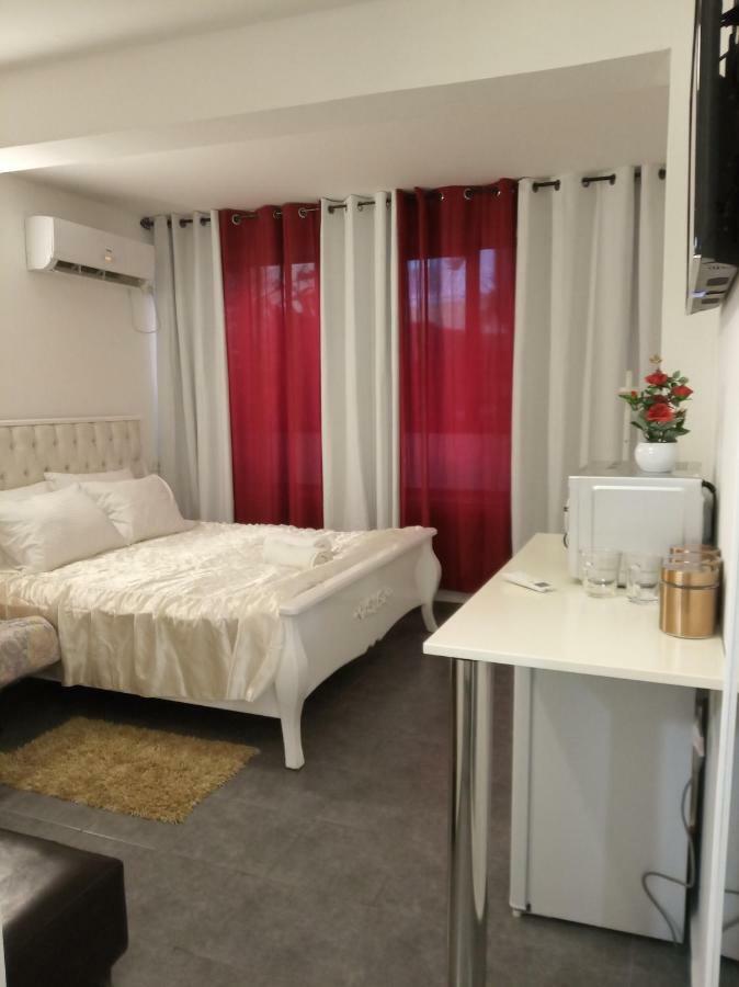 Sapir Hostel (Adults Only) Tel Aviv Bagian luar foto
