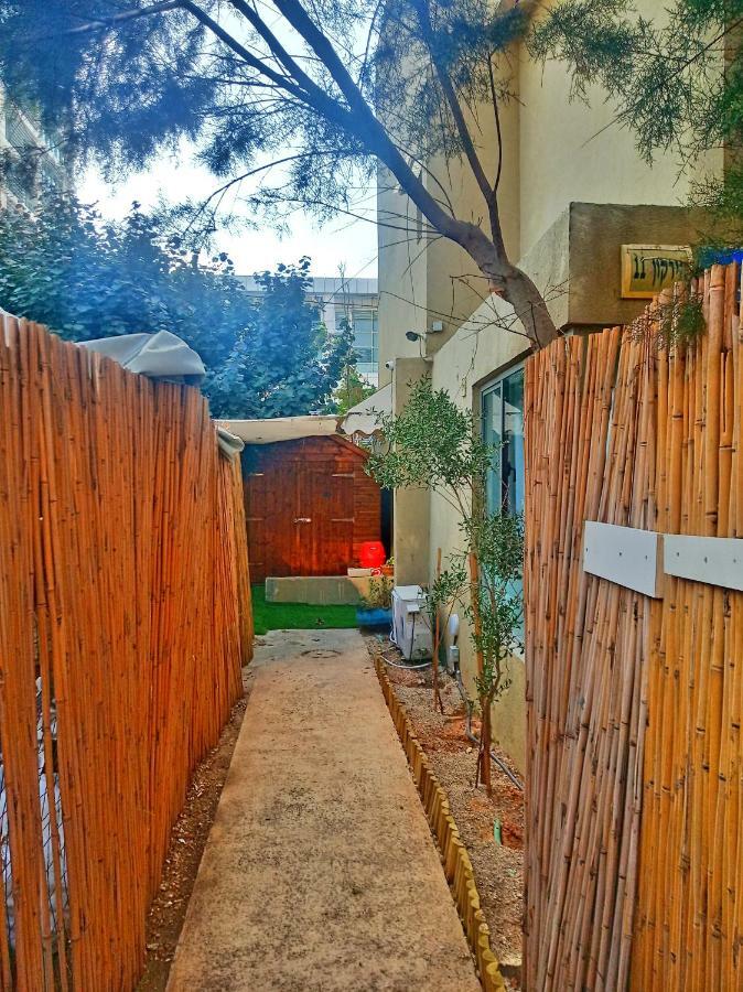 Sapir Hostel (Adults Only) Tel Aviv Bagian luar foto
