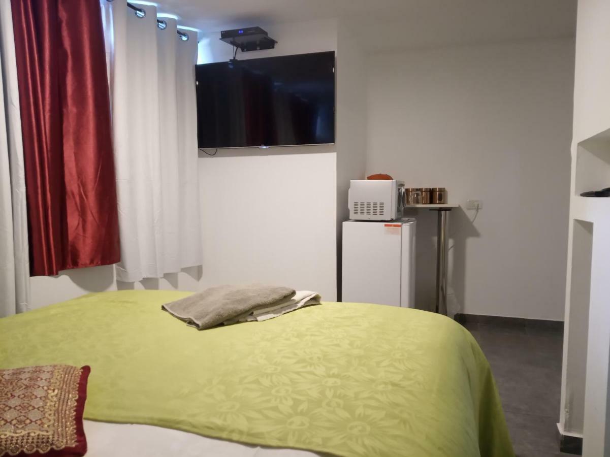 Sapir Hostel (Adults Only) Tel Aviv Bagian luar foto