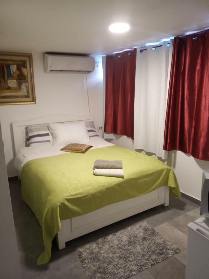 Sapir Hostel (Adults Only) Tel Aviv Bagian luar foto