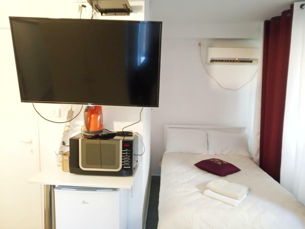 Sapir Hostel (Adults Only) Tel Aviv Bagian luar foto